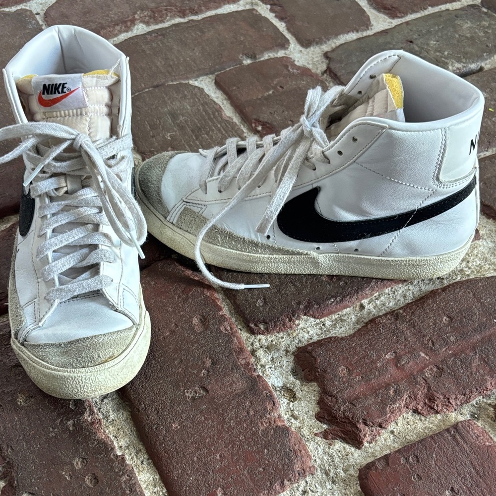 Nike White and Black High-Tops